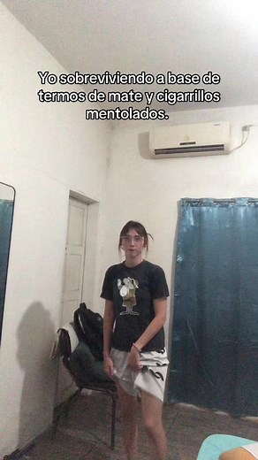 Sobrevivir con Mate y Cigarrillos Mentolados