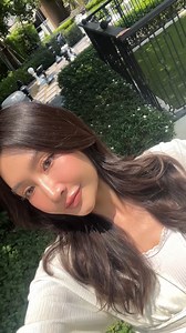 “Vanilla girl makeup look เน้นงานผิว Glow✨ เคล็ดลับผิวสวย มิ้นท์ใช้ Skinbright Cream CC จาก Covermark เบอร์ 02 ลองแล้วชอบมาก เกลี่ยง่ายมาก ทาแล้วช่วยโทนอัพผิวและปรับสีผิวให้ดูสม่ำเสมอ ไม่ต้องลงรองพื้นเลย ให้finish look ผิวสวยทั้งวัน” ขอขอบคุณรีวิวผลิตภัณฑ์จากคุณ @miintlalita ด้วยนะคะ สามารถซื้อผลิตภัณฑ์ 𝑪𝑶𝑽𝑬𝑹𝑴𝑨𝑹𝑲 𝑺𝒌𝒊𝒏𝒃𝒓𝒊𝒈𝒉𝒕 𝑪𝒓𝒆𝒂𝒎 𝑪𝑪 ณ เคาน์เตอร์ทุกสาขา 👉 ตรวจสอบสาขาได้ที่ https://covermark.co.th/stores 🛒สั่งซื้อ 𝑪𝑶𝑽𝑬𝑹𝑴𝑨𝑹𝑲 𝑺𝒌𝒊𝒏𝒃𝒓𝒊𝒈𝒉𝒕 𝑪𝒓𝒆𝒂𝒎 𝑪𝑪 