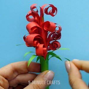 2.2M views · 35K reactions | Beautiful DIY flower crafts.  | 5-Minute Crafts Play | Facebook