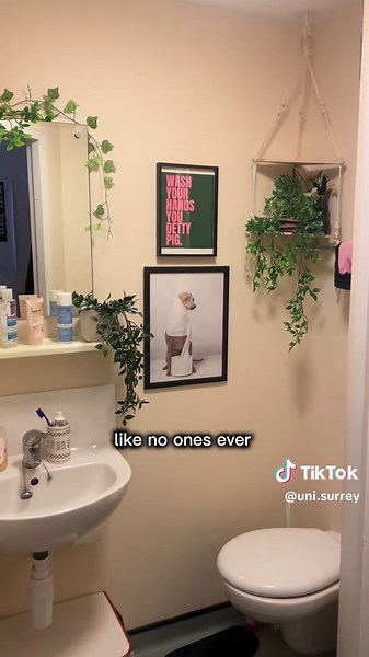 That heartbreaking feeling when you leave your student accommodation for the last time 💔 #ProudToBeSurrey #LifeAtSurrey #StudentAccommodation #unistudent #finalyear #grad #fyp #clearing #endofsemester #ClassOf2025 #uniofsurrey