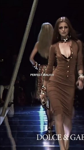 Cintia Dicker #runway #fashion #catwalktour #supermodel #catwalk #model #dolceandgabbana