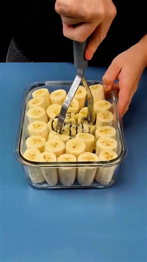 Ein französischer Bäcker zeigte mir diesen Trick, damit Bananenkuchen luftig und saftig bleibt. #essen #tipps #natürlich #deutschland
