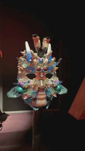 We’ve been asked to have masks for a surprise contemporary Masked Ball! WHY did they show us these masks beforehand? I mean, I am still making mine- only just managed to get my long nosed pliers through airport security and am now blistering my fingers trying to finish it. Some attendees have masks made by the genii pictured above. Anyway it’s going to be sheer magic. Every moment experienced thus far on our Little Gig and Homo Faber journey has filled my cup to overflowing. Every sense is tingl