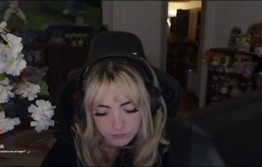 Un stream bastante tranquilo. Empezo jugando Devour, luego paso a REPO y termino con un Geo.🤨Lo unico interesante fue que hoy no de tapo con la silla, esperemos que se vuelva mas habitual(manifiesto)👌Aca lo mejor del directo de Sylvee hoy.😝