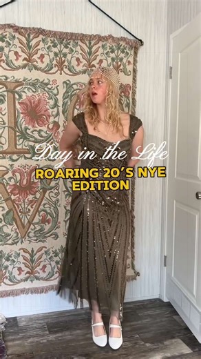 POV. It’s the 1920s. 🖤✨ Just a day in the life. Which move is yours—sweet or troublemaker? 👀🥂 Cr. trulyjulidoodles #1920s #fun #vibe #vintage #BABEYOND