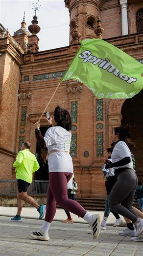 💥 Así la hemos liado en la activación del @mediomaratonsevilla 🏃 Ritmo, energía y pasión con más de 250 personas vistiendo de verde las calles de Sevilla esta mañana. Gracias a @norush.running por acompañarnos en esta locura de Social Run 🚀 | Sprinter