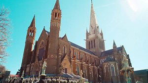 Witness Bendigo's beautiful heritage streets, arts & culture, fine wine & find out for yourself why Bendigo is the UNESCO City of Gastronomy. Visit https://www.bendigoregion.com.au/explore-bendigo to start planning your next adventure ☺️ | Explore Bendigo