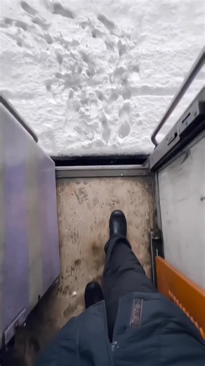 ✨ Welcome to Kashmir – The Winter Paradise Awaits You! ❄️ This winter, gift yourself and your loved ones an unforgettable journey to Kashmir, where every snowfall feels like a dream. ❤️ 💫 Dal Lake during snowfall transforms into a breathtaking white wonderland, with shikaras gliding through crystal flakes. 🏔️ Srinagar, Pahalgam, and Gulmarg – each wrapped in a magical white blanket, offering cozy stays, snow adventures, and postcard-perfect views. 🎿 From skiing in Gulmarg to snow walks in Pah