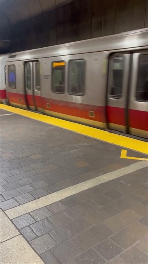 Boston Red Line at Harvard #subwaytrain #train