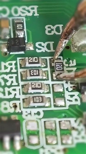 SMD Removal with a Tweezer Soldering Iron #shorts #soldering