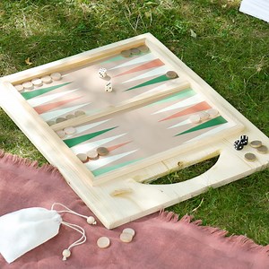 150K views · 286 reactions |  Ne cherchez plus comment occuper vos enfants ou petits-enfants cet été : créez-leur ce jeu nomade : Jeu de dames d'un côté, backgammon de l'autre ! Suivez notre tuto créé en partenariat avec 3M par ici  Et pour les couleurs, laissez libre court à votre créativité ! ;) #AtelierTutos #DIYMrBricolage Pssst : les règles de jeu sont en commentaire  | Mr.Bricolage | Facebook