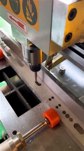 Aluminum door and window lock hole slotting machine #machine #upvcprofile #slidingwindows