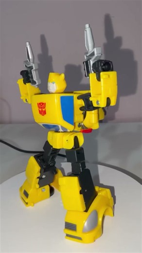Transformers Studio Series Transformers: Devastation Deluxe Class Bumblebee
