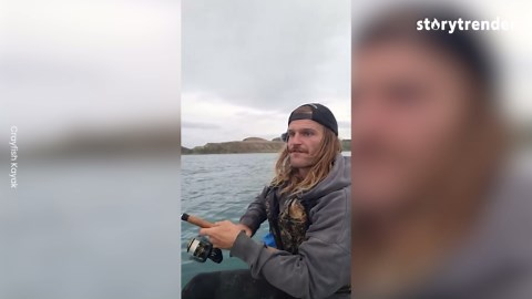 Crazy Moment: Orca Swims Under Kayaker in Jaw-Dropping Encounter!