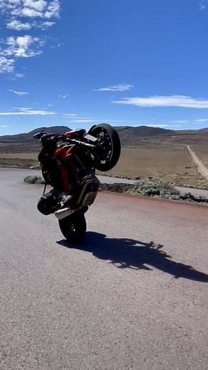 Is this the most epic place to do a Wheelie ? 🏍️🌋🇷🇪 Join the ride - Subscribe ! | Sarah Lezito