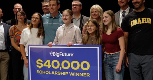 Mountain View High School Student wins large national college scholarship