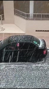 ¡Vaya granizada! El acumulado de granizo en algunas zonas de la vecina localidad de Guardamar del Segura ha sido considerable. Aquí lo podéis ver en estas imágenes que nos envía Mónica González. La tormenta más intensa ya se adentra en el mar. | Proyecto Mastral - El Tiempo en Torrevieja