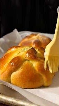 How to make authentic PAN de MUERTO (by a Mexican chef)