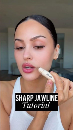 Sharp Jawline Tutorial l Christen Dominique