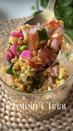 Shefali | The Everyday Shef on Instagram: "Protein-packed, flavor-loaded, jar-ready 💪 Try this Moong daal chaat with a twist of “pickled radish “ ✅Save and try later 🏃‍♀️Follow for more such healthy and quick recipes Ingredients Chopped onions Chopped tomatoes Chopped cucumber Chopped coriander (dhaniya) Green chillies (if you like it spicy) Pickled radish ( sirke wali mooli) - for the recipe see my reel on @the_everyday_shef Roasted moong daal (I used the market one but you can make it at hom