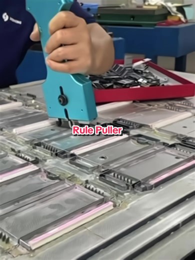 Are you still worried about how to pull out the knife line?#diecut #printing #shockabsorber #cuttingdie #print #internationalcouple #packaging #factory #machine