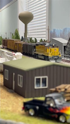 Local R551 ~ HO Scale #short #shorts