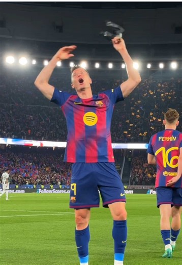 Legend of the game 💙❤️ #fcbarcelona #barçaontiktok @Robert Lewandowski
