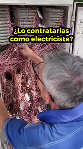 ⚡ Un desastre de cables enredados Cuando se trata de instalaciones eléctricas, el orden y la seguridad son clave. Pero... ¿qué harías si te encuentras con este caos de cables? 💬 Dinos en comentarios: ¿lo contratarías? #Electricidad #TrabajoBienHecho #InstalacionesSeguras #PrevenciónDeRiesgos #Profesionales #TrabajoSeguro #Albacete #Electricistas #Calidad #SeguridadPrimero | Integral De Riesgos Laborales