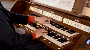 The fourth piece in this year’s organ performance tutorial series is Arrival of the Queen of Sheba, written by England’s arguably greatest German import, George Frederick Handel. Jonathan Kingston and Francis Rumsey discuss what one might do with it on the organ, as it’s often asked for at weddings. For more information about this organ tutorial: https://viscountorgans.net/organ-tutorial-arrival-of-the-queen-of-sheba Further videos in this years organ tutorial series for wedding and memorial mus