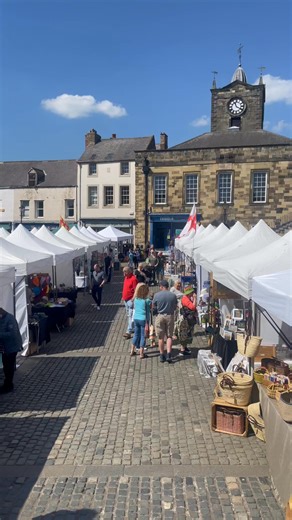 Alnwick Market, trading over 600 years in the historic marketplace. A great atmosphere and full of quality food, craft and gift traders. Thursday and Saturdays 10-4. Extra Wednesday market starts in June #alnwick #northumberland #alnwickcastle #market #dogfriendly | Alnwick Markets