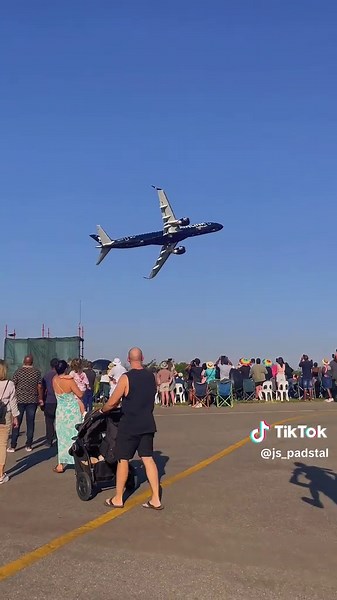 What a LEKKER experience yesterday was at the Lowveld Air Show 2025! Thank you to everyone that came out to support us. We hope you had a some yummy treats and juice! See you at the next one ✈️🍊 #LowveldAirShow #lowveldairshow2025 #joubertenseuns #joubertenseunspadstal #joubertenseunsonthemove #festival #airshow #buylocal #buylocallowveld #padstal #farmstall #nelspruit