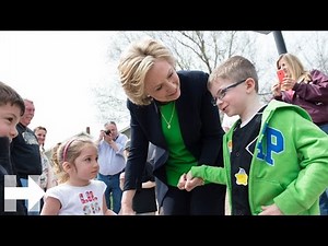 Hillary's Campaign Kick-off Trip to Iowa in 100 Seconds | Hillary Clinton