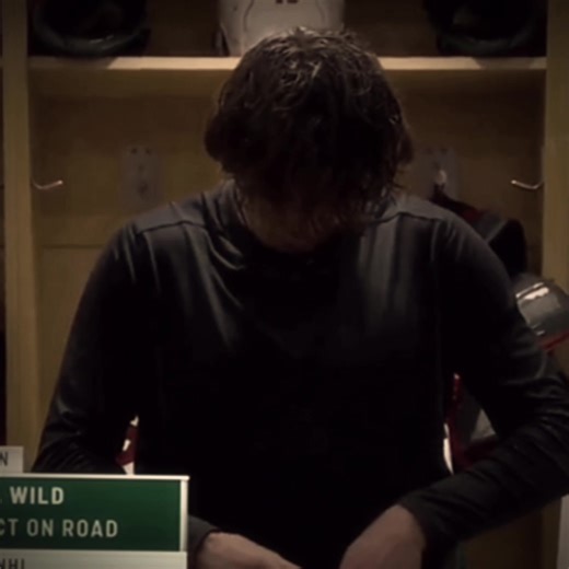 #QUINNHUGHES The intro has me actually dead I’m going crazy😻#quinnhughesedit #minnesotawild #hockeyedit #edit