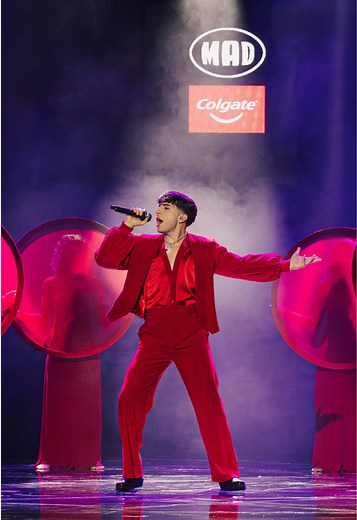 @Z A F for @sotirisgeorgiou by @Colgate | IT’S A SIN Δες το full act στο YouTube 🔴 Mad TV Specials #MadWalk25 #MadWalk #ThreeCents #zaf