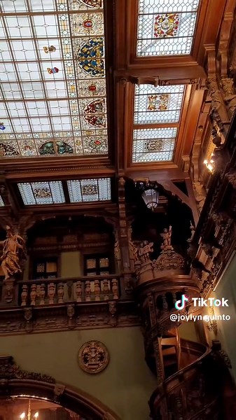 Why is Peles Castle Famous? Visit Romania's Stunning Castle