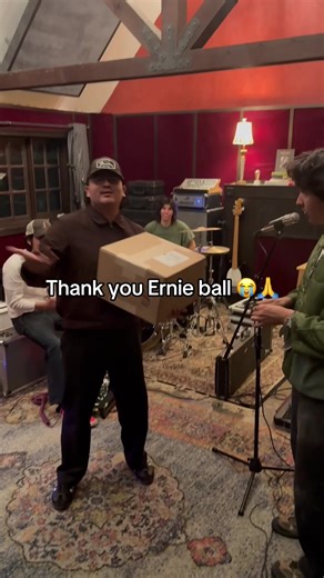 Recently @Ernie Ball helped us get ready for our show that we just had in LA opening for depresion Sonora, we are very honored to receive a gift from the company😭😭my bandmates and I are now ready for our upcoming shows !!! Big shoutout Ernie ball again🙏🙏❤️❤️ vid edited by @mac 🎞️ #fyp #ernieballstrings #guitartok