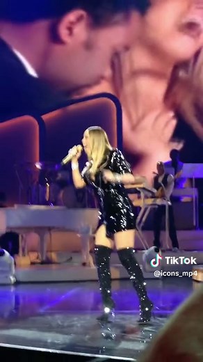 Mariah Carey Live Performance - Music Entertainment Culture