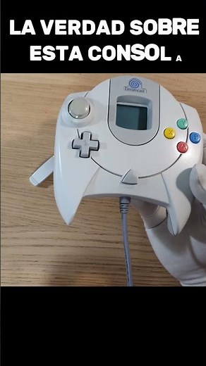 The Dreamcast controller: this is what its sticks and its strange cable were like