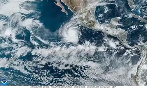 EL HURACÁN KRISTY SE HA INTENSIFICADO A LA CATEGORÍA 2 EN LA ESCALA SAFFIR-SIMPSON, MIENTRAS SE ALEJA DEL TERRITORIO MEXICANO La tormenta tropical Kristy se intensificó y evolucionó a un huracán de categoría 2, en la escala Saffir Simpson, informó el Servicio Meteorológico Nacional (SMN). 6am Latitud Norte:14.5° Longitud Oeste: 112.0° Distancia al lugar más cercano A 490 km al sur-suroeste de isla Socorro, Col., y a 960 km al sur-suroeste de Cabo San Lucas, B.C.S. Debido a su distancia y trayect