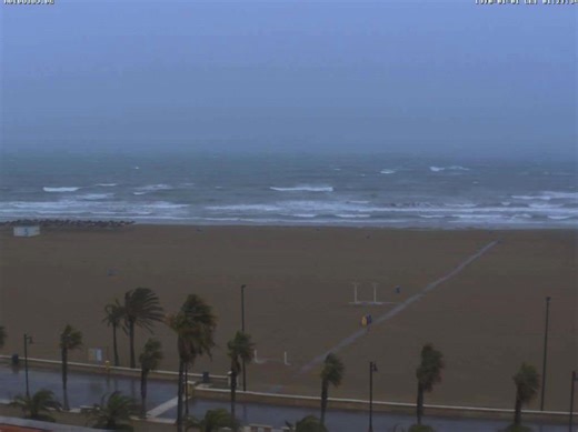 #Valencia 🌧️ 🌬️🌊- Current weather in real time https://meteo365.es/livecams/valencia.php | Spainweather