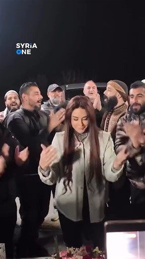 أسرة مسلسل #بـ5_أرواح تحتفل بعيد ميلاد النجمة #كاريس_بشار | SYRIA ONE PLUS