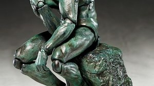 Produsen action figure Jepang ini mengubah patung 'The Thinker' menjadi....