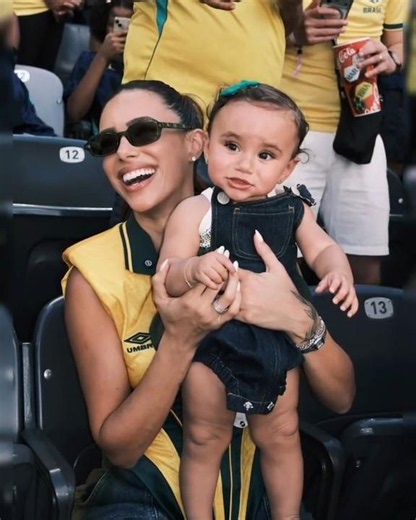Bruna Biancardi takes Mavie, Mel, and Davi Lucca to the stadium
