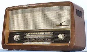 Stari radio Loewe Opta