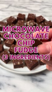 Kathleen Hansen on Instagram: "MICROWAVE CHOCOLATE CHIP FUDGE 🍫 Follow @KathleensCravings for more easy sweet treat recipes and grab the recipe below! ⬇️ I love that it’s only 3 ingredients but it’s easy to customize with mix-ins or toppings, like chopped nuts! * 3 cups semi-sweet chocolate chips * 1 12 oz can sweetened condensed milk * 2 tablespoons butter * Optional - Flaky sea salt for on top, I like Maldon sea salt * Optional - 1/2 teaspoon vanilla extract 1. Line an 8”x8” or 9″x9″ pan with