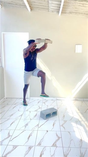 Pernas grossas e glúteo empinado em casa 🍑🔥