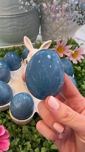 HOW TO DYE BLUE EASTER EGGS NATURALLY WITH CABBAGE!!! 🥚how pretty do these turn out? And all you need is cabbage!! LIKE COMMENT - “egg “ - I will send you the full instructions and link to my bunny egg tray! - in a large pot of water on the stove add XL eggs and shredded purple cabbage - add 2 tablespoons of salt and 1 tablespoon of vinegar - bring to a boil and let boil for 10 minutes then remove from heat - let sit in the pot with the cabbage for 6-8 hours ( put entire pot in fridge overnight