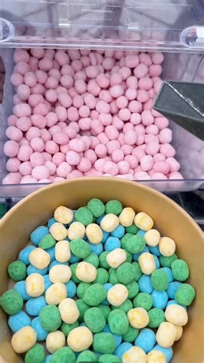 ⚪️🟡It’s a bon bon bonanza! Let’s make a BON BON Candy Bowl!🔵🟢 #reels #viral #satisfying #asmr #explorepage #candies #funny #platter | Poppin Candy