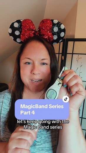 MagicBand …how to turn it on, off & pair with your phone / My Disney Experience app. #disneytiktok #disneytravelplanner #disneymom #disneyadult #disneyreels #magicband #magicbandplus #magicbandtips #magicbandhack #disneytips✨ #disneytips #disneytipsandtricks