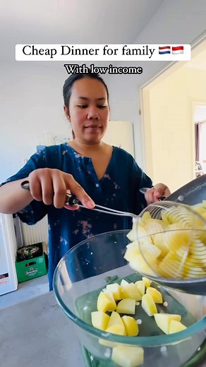 495K views · 3K reactions | You have potatoes and minced beef trying to cook this meal ingredients:potatoes,minced beef,onion,garlic,tomatoes,cheese,milk,salt,pepper powder,curry pasta,turmeric powder,paprika powder,chicken powder,sugar #netherlands #asmrcooking #asianwomen #baladotelur #nederland #breakfast #snackideas #risoles #dinnerideas #cheapdinner #ontbijt #koken #asianwomen #gringsing #weleri #food | Dewi Arofah Winter | Facebook